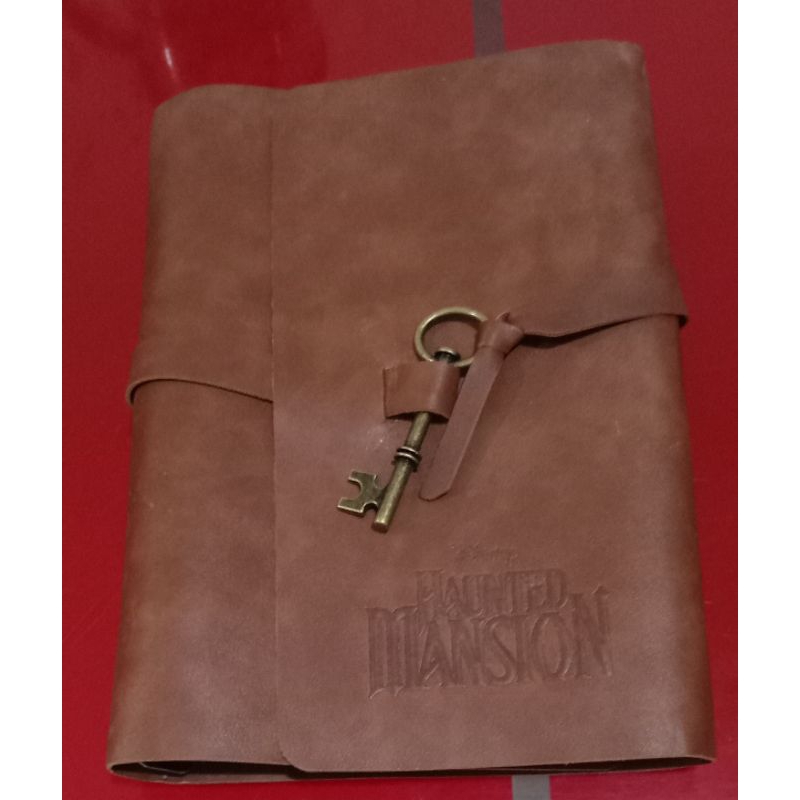 

Tempat Folder File bahan kulit tebal asli, Merchandise import film bioskop The Haunted Mansion, sedang diskon besar dari Rp.500.000, New