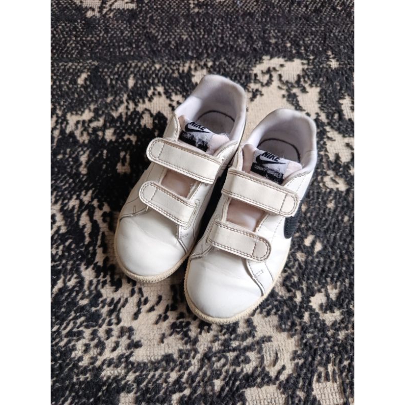 Nike shoes - preloved