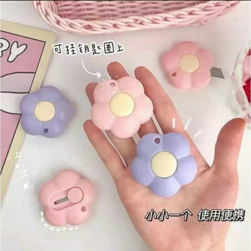 

Pisau cutter mini portable karakter bunga flower pemotong kertas paper cuter lucu alat tulis sekolah school stationery stationary pastel macaron unboxing silet sunflower travel kit utilitas kantor office rumah kecil kater craft wrapping box knife letter