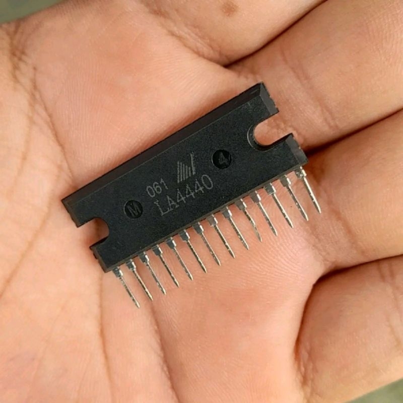 IC LA4440 audio amplifier