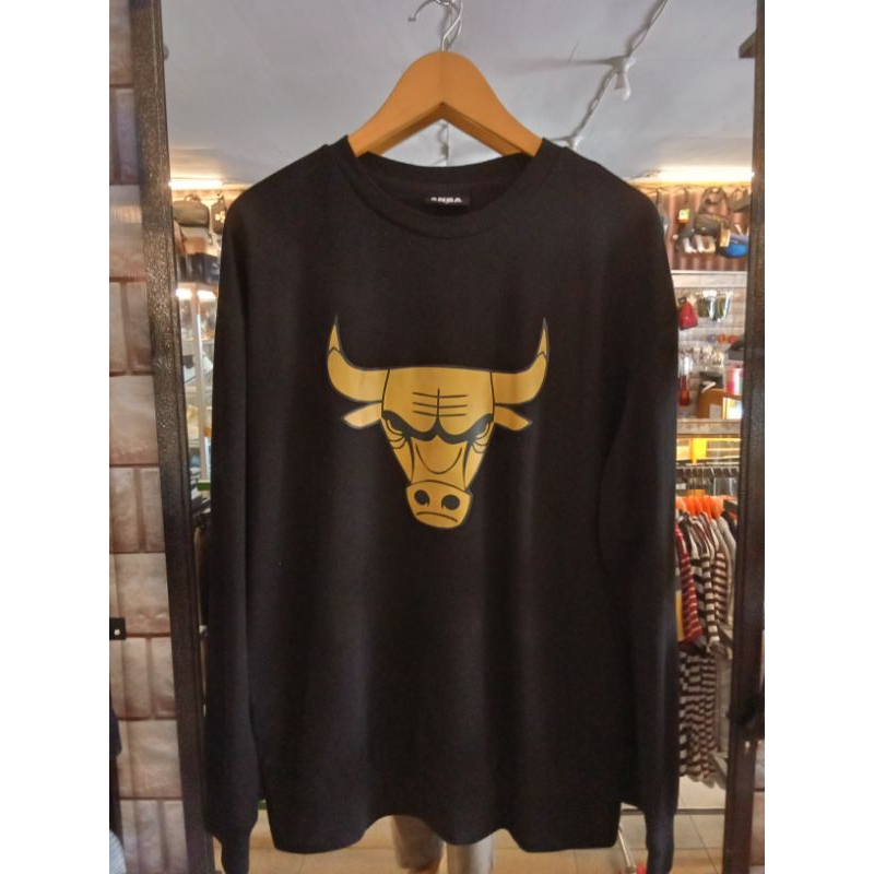 PAKET CHICAGO BULLS CUAN 3 CREWNECK+ 1 HOODIE CHICAGO BULLS BONUS CN PUTIH