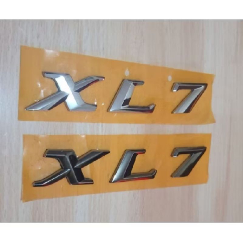 Emblem XL 7 Suzuki