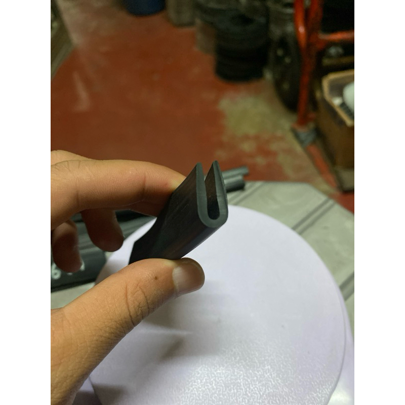 Karet lis U 2cm / karet pelipit type U 2cm