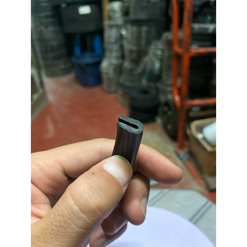 karet lis U 10mm garis / karet lis type U 10mm Garis