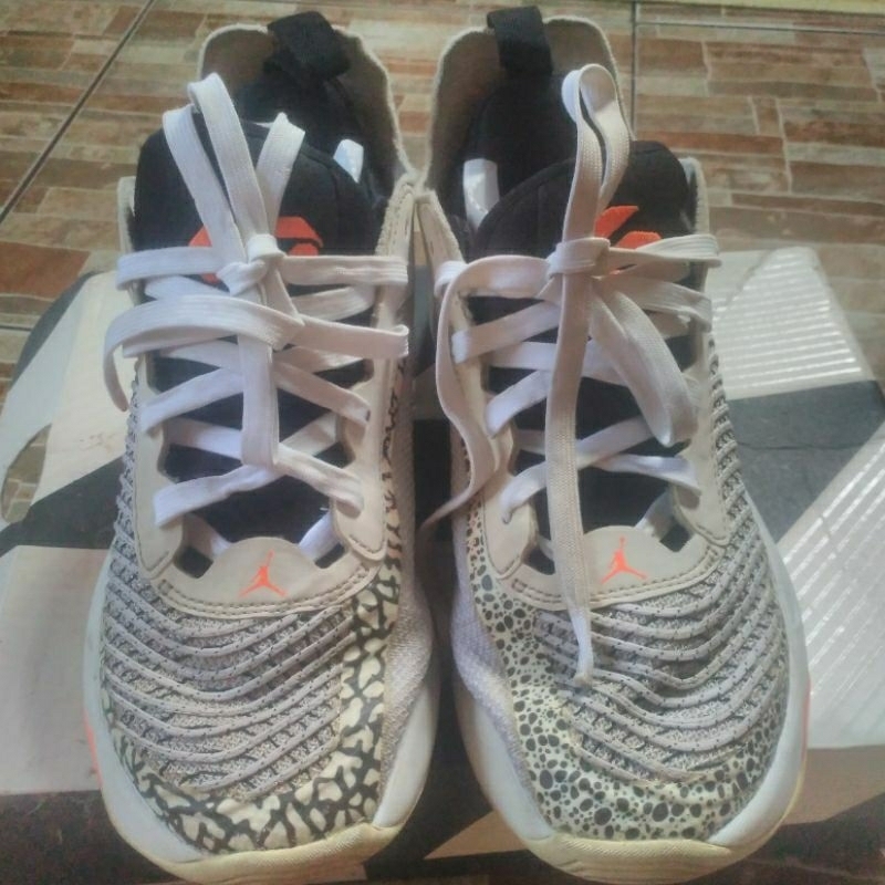 Sepatu Basket Jordan Luca 1 EX Hoops