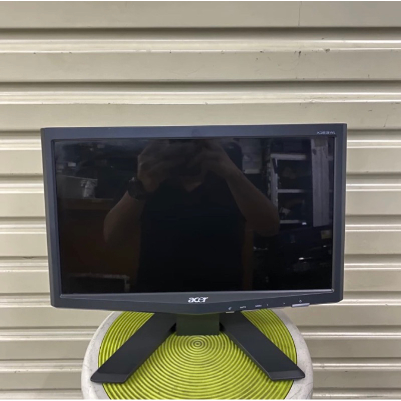 Monitor LED 16 Inch Wide Screen Layar Crystal Mulus