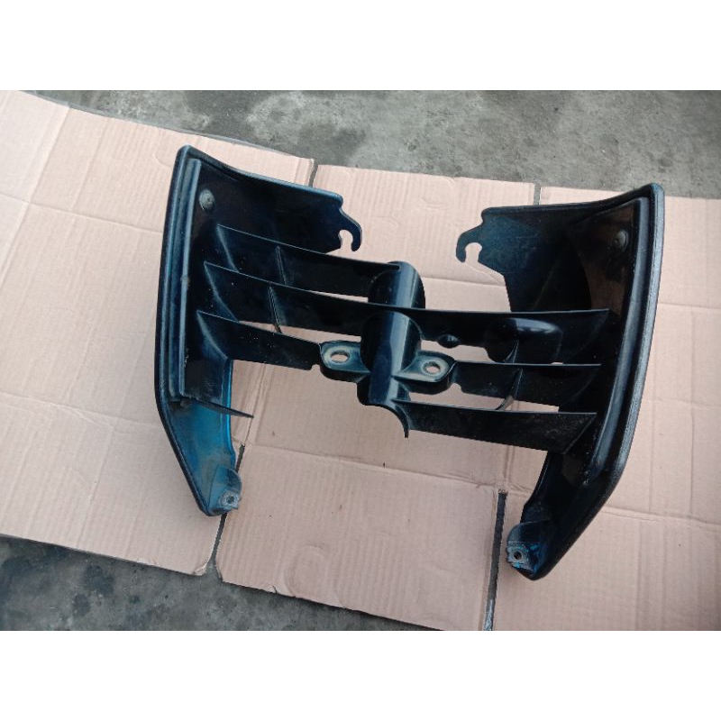 Sayap Bawah Tangki Kuping Bawah Tangki Yamaha Byson Karbu Original