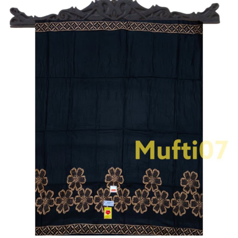 Sarung batik hitam polosan bahan halus dan adem ukuran dewasa