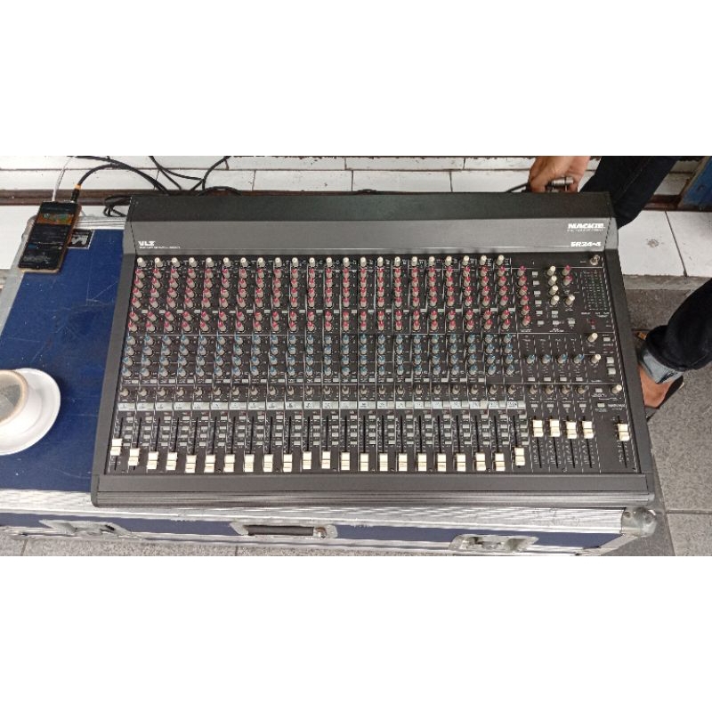 Mackie SR24.4 USA 24 mixer