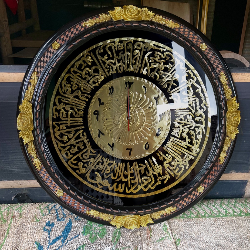 Jam Dinding Mewah Kaligrafi Ayat Kursi Bingkai Kayu Ukir Khas Jepara Diameter 75 cm