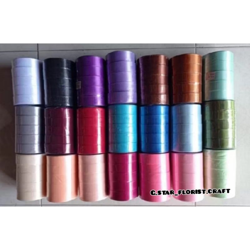 

1 Roll Pita Satin polos Warna Warni 2,5 cm ,Pita Kain Satin Polos Pita Kado Pita hiasan buket 2,5cm