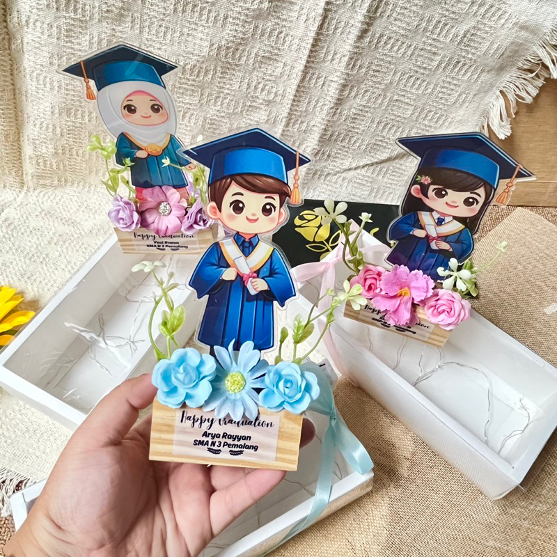Kado Wisuda Akrilik Box mika Kecil Bunga standing Kayu