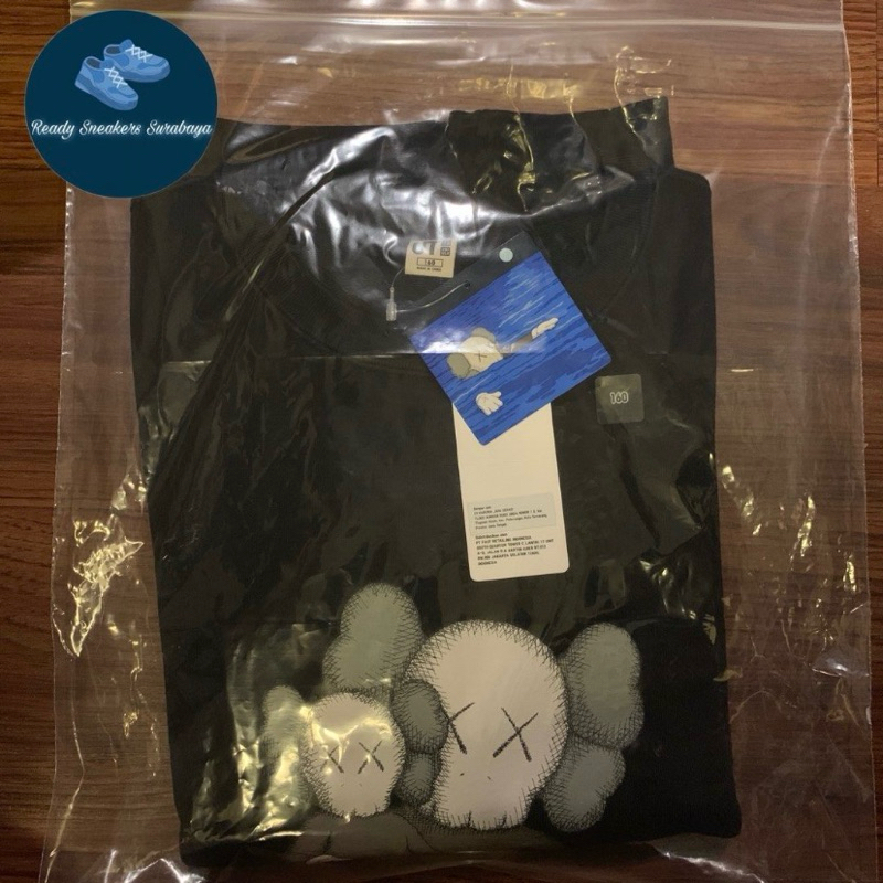 Sweater Uniqlo x Kaws Crewneck Black Kids Original