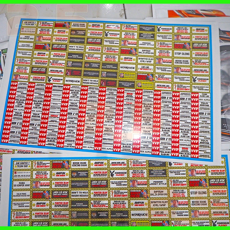 

STIKER VINYL LAMINASI AKSESORIS VVIP DAN BANNER UNTUK MINIATUR LIVERY BUS SERI TRANSJAKARTA