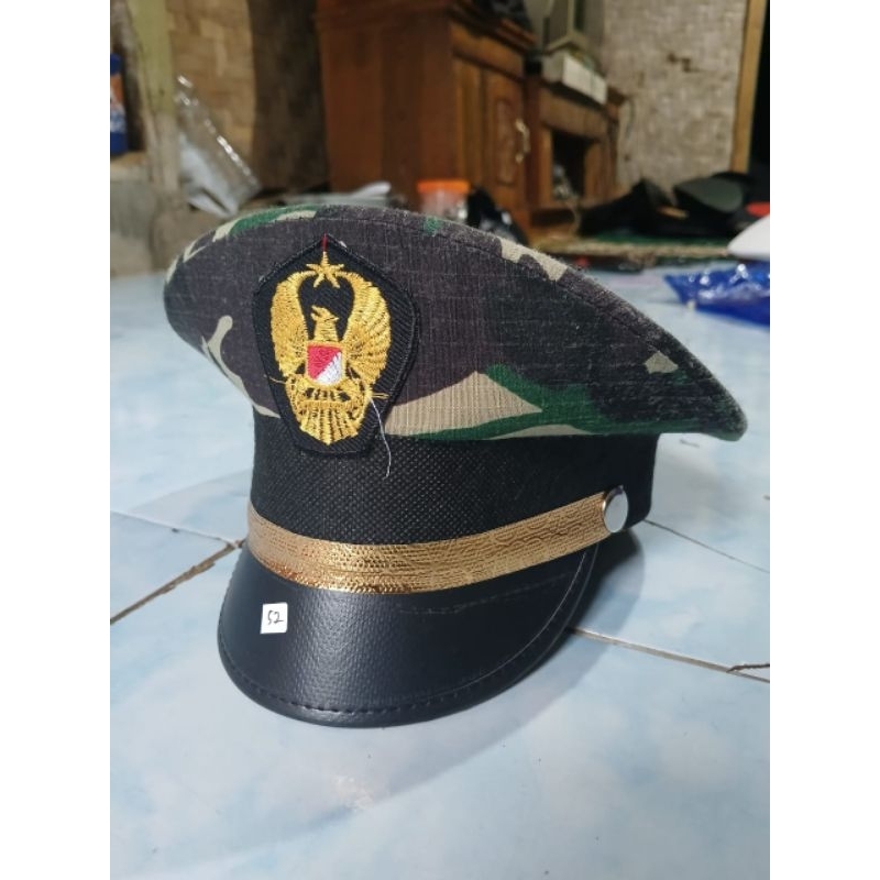 Topi TNI AD anak laki laki.