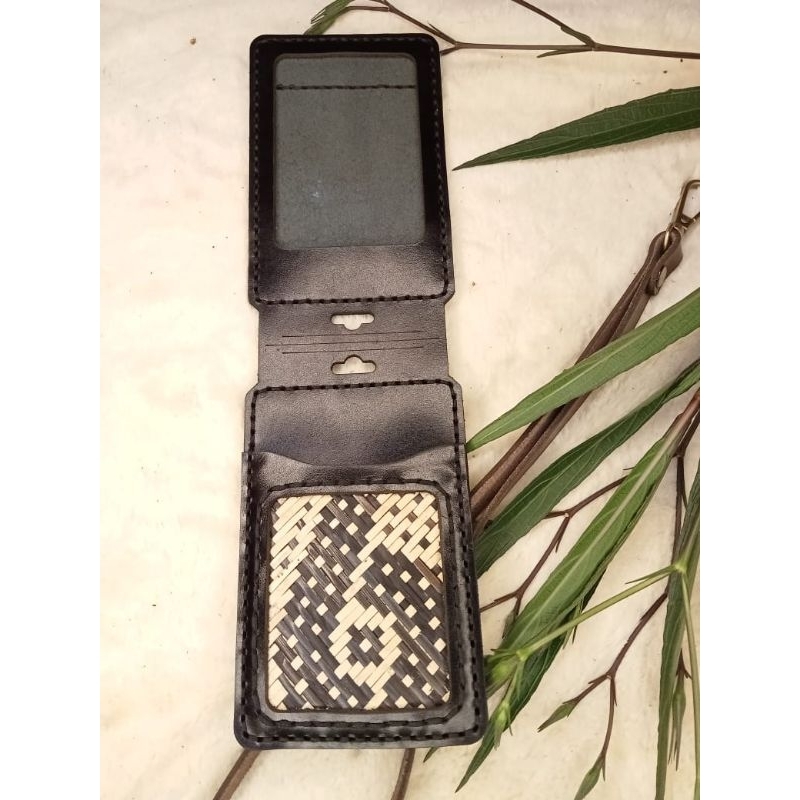 

ID CARD KULIT CUSTOM MIX ROTAN