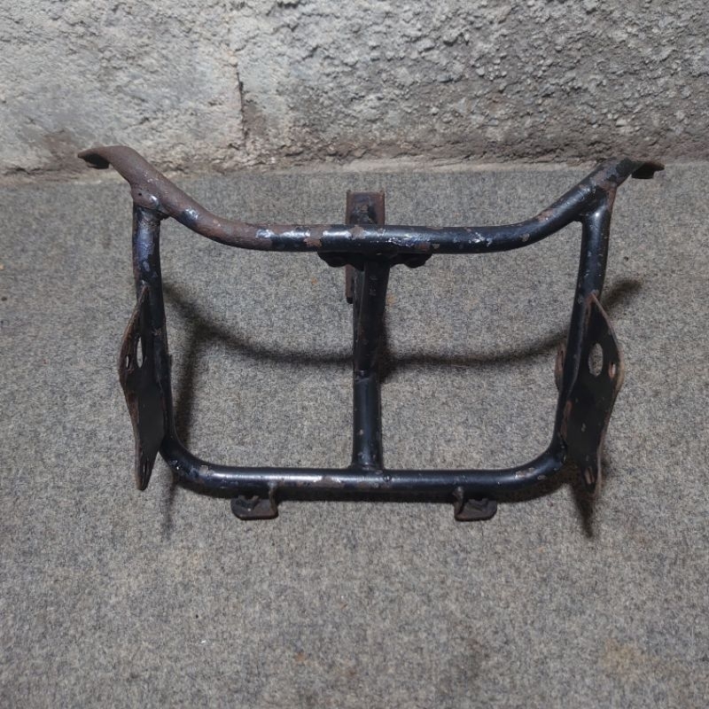 besi bracket dudukan pegangan pangkon fairing tanduk rusa body sayap Suzuki RGR sprinter original