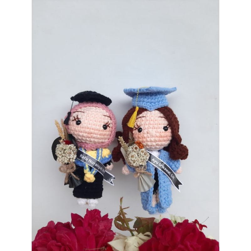Boneka Rajut Wisuda Custom . Graduation Amigurumi Custom. rajuttangan.