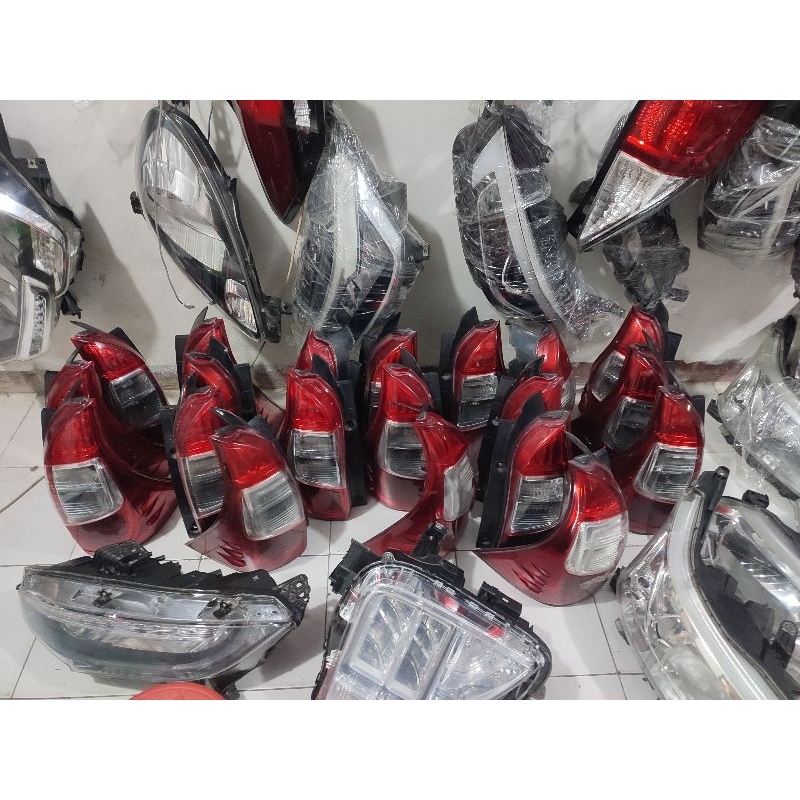Stoplamp lampu belakang Mobil Avanza 2015 2016 Original copotan