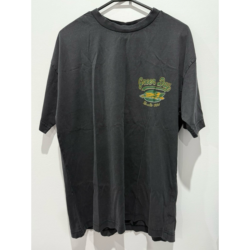 Kaos Vintage Band Cotton On x Green Day Tour 3 (BNWT) Lcn Box Fit Tee Unisex Tag Lengkap Original 10