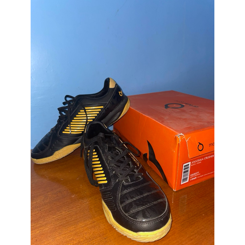 ortuseight jogosala crusher sepatu futsal