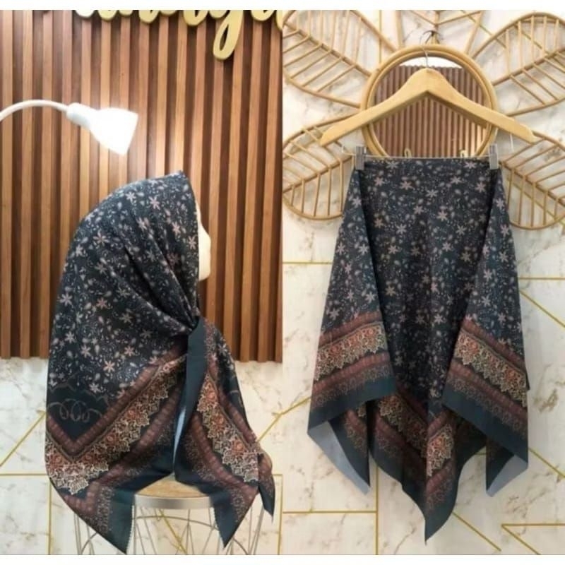 HIJAB SEGIEMPAT VOAL MOTIF BUNGA KECIL ARMI HIJAU BOTOL