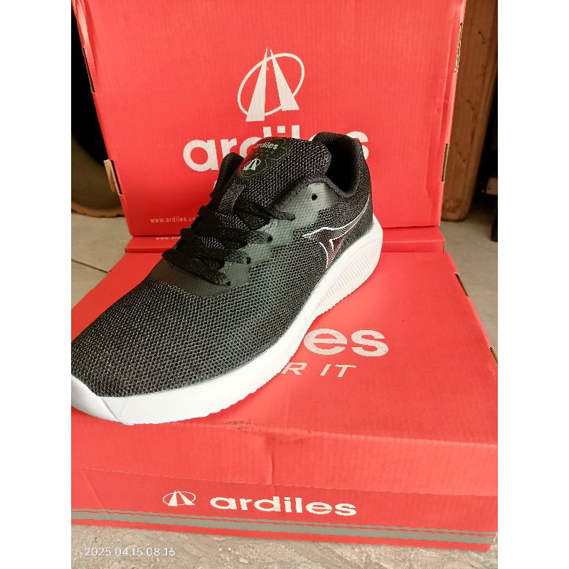 Ardiles running
