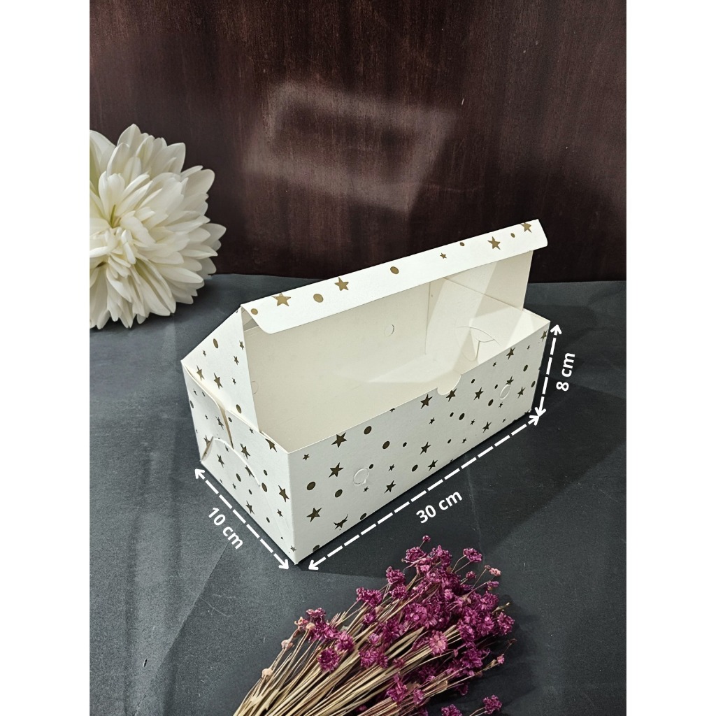 

Fuji Box Dus kotak Kue Ivory Motif Polkadot Bintang emas 30 cm x 10 cm x 8 cm Putih Ivory Premium Jendela ( 10 pcs )