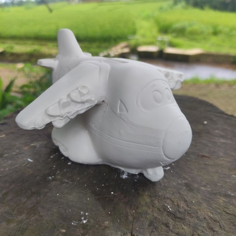 patung gypsum celengan lukis pesawat
