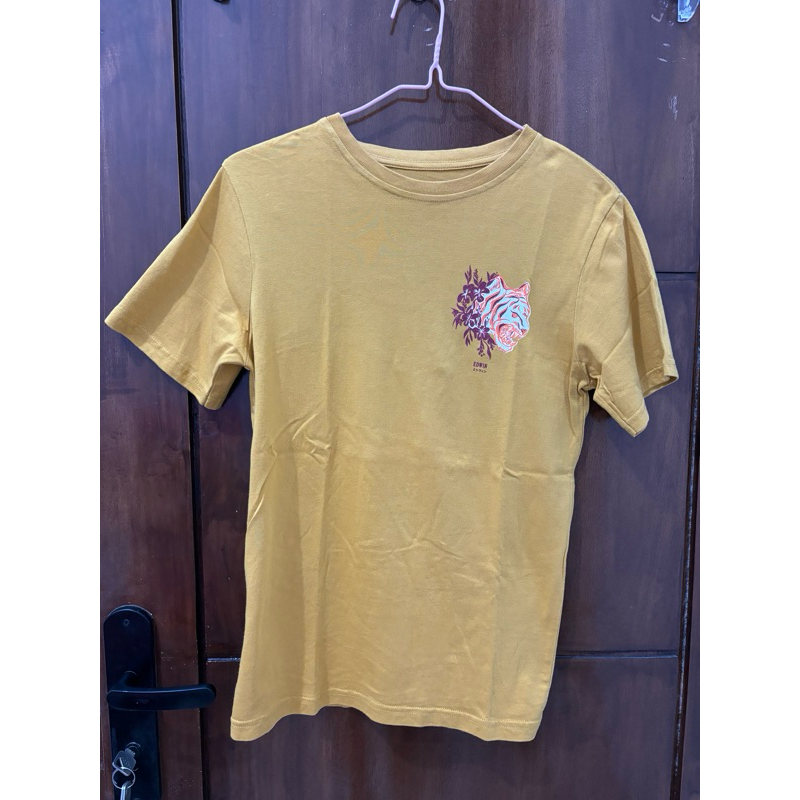 preloved kaos warna kuning kunyit