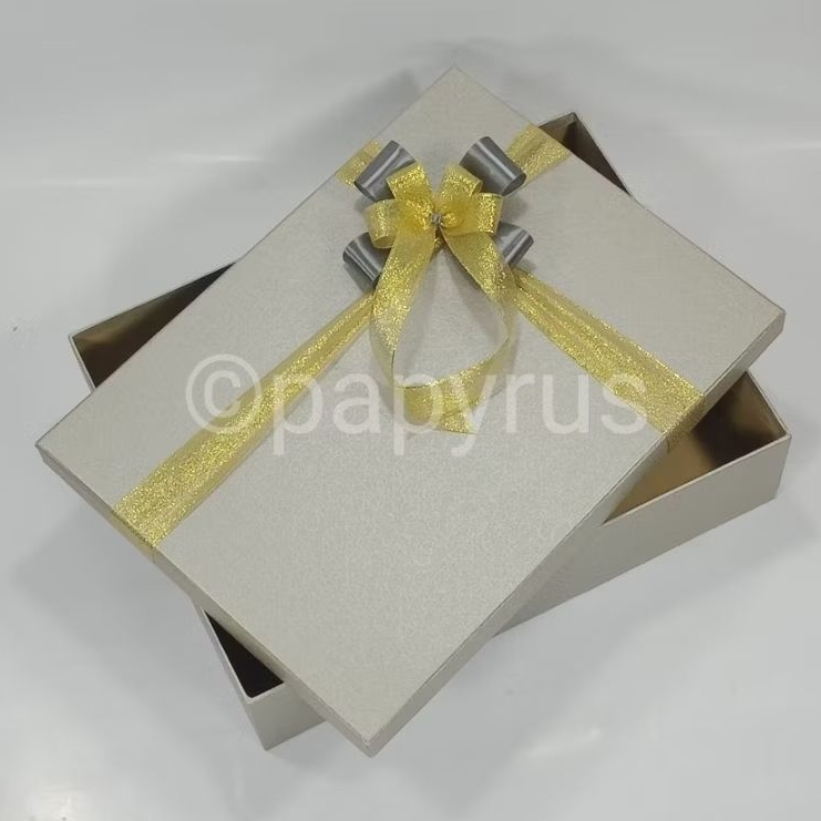

PAPYRUS 30x40 Tinggi 10cm Kotak Kado Gift Box Hadiah V3