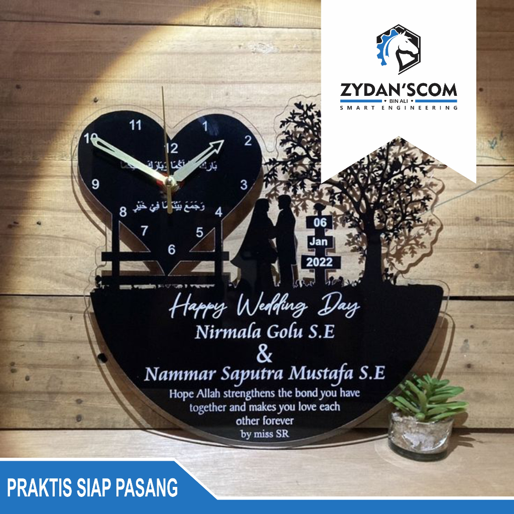 Jam Dinding Akrilik Custom Pernikahan Plus Foto Pengantin dan Pengingat solat