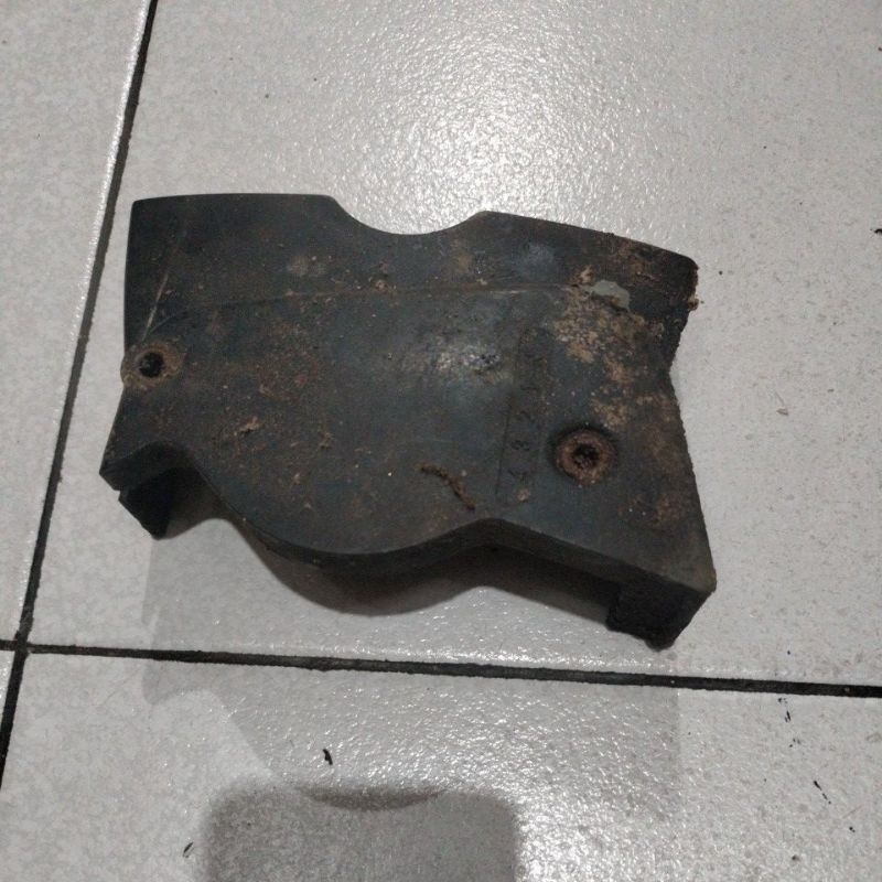 tutup gir depan tutup gear depan cover gear depan vega old (bekas) original bawaan motor