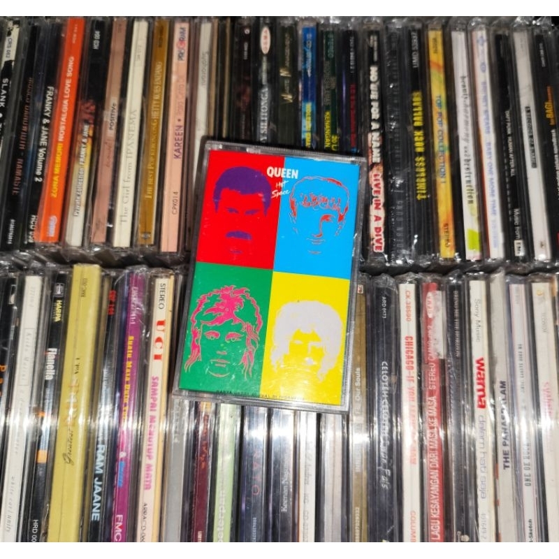 Kaset Pita Queen - Hot Space