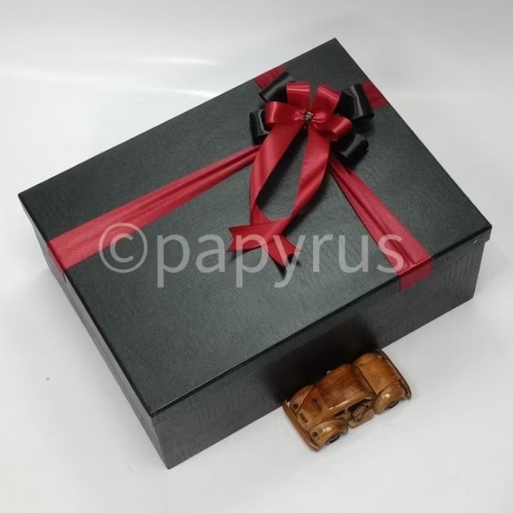 

PAPYRUS 30x40 Tinggi 15cm Kotak Kado Gift Box V2