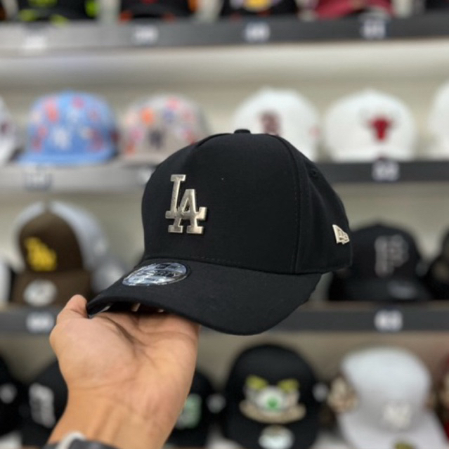 TOPI PRIA/TOPI BASEBALL LA HITAM PLAT BESI SILVER