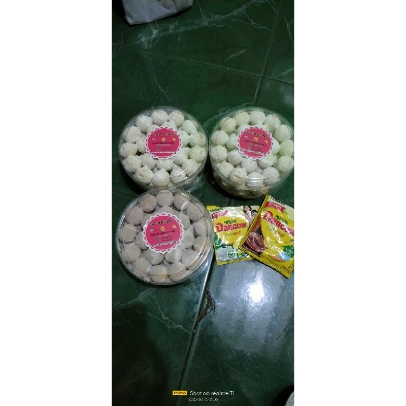 

kue kering bola salju dancow