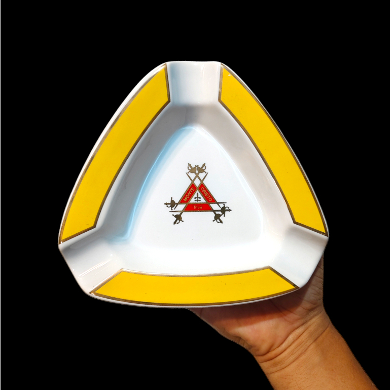 

ASBAK 3 SLOT MONTE PUTIH KUNING KERAMIK