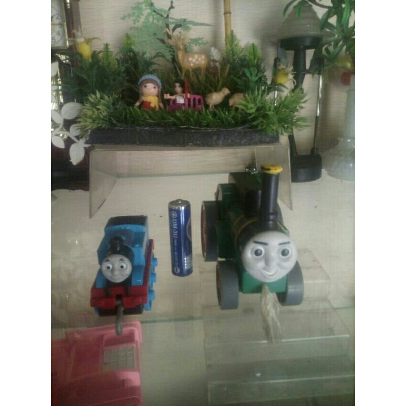 mainan kereta thomas bekas baik.