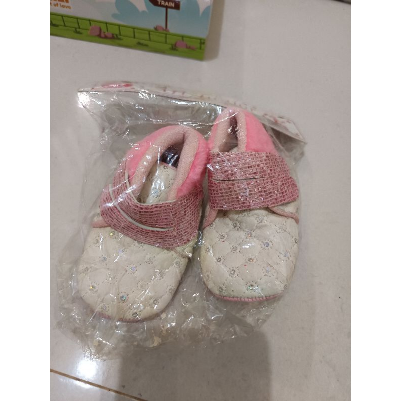 SEPATU BAYI PEREMPUAN BARU EX KADO