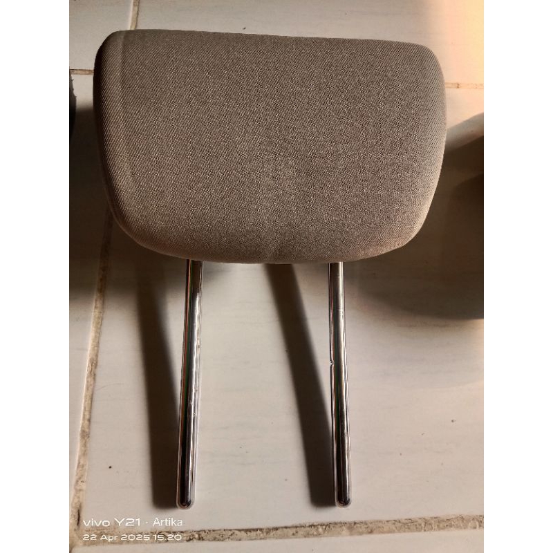Headrest/sandaran kepala jok mobil bagian tengah Avanza Xenia
