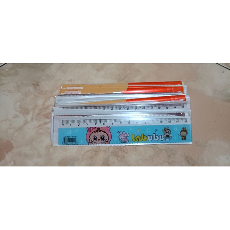 

PENGGARIS KARAKTER 15CM RANDOM