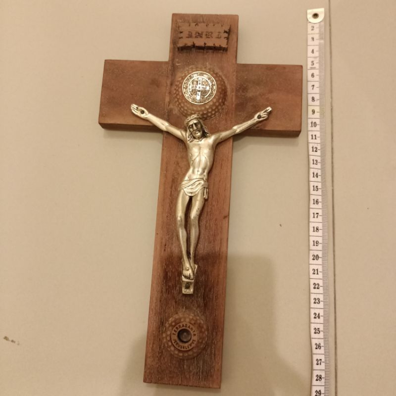 Hiasan pajangan rohani Kristen Katolik Salib benedictus Tuhan Yesus bahan kayu