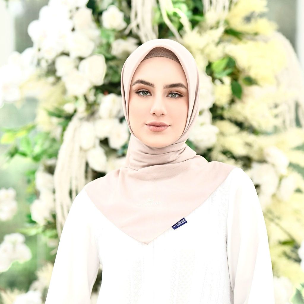 MANDJHA Essential Broken White 78 Scarf By IVAN GUNAWAN - Jilbab Hijab Segi Empat Polos ORIGINAL MAN