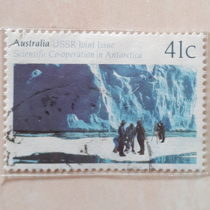 

Perangko Australia Australia-USSR Scientific Co-operation in Antarctica (Glaciology Research) Tahun 1990
