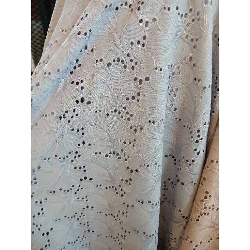 Kain/Bahan katun bordir warna silver//Bahan katun bordir premium//Kain katun bordir meteran