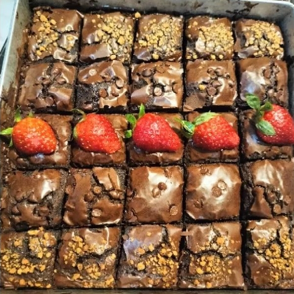 

20x20x5 | FUDGY BROWNIES 25bites | BROWNIES SEKAT| PARAHYANGAN CAKE & BAKERY | BROWNIES PANGGANG | KUE ULANG TAHUN | merah
