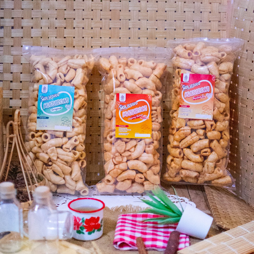 

Makaroni Pedas Jagung Bakar Snack MR.KOKO Kerupuk Original Enak Bikin Nagih Cemilan Makanan Ringan