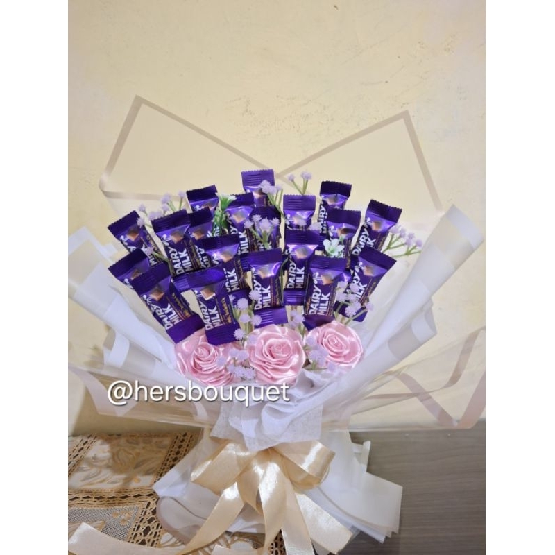 

Buket Coklat hadiah elegan | hadiah simpel untuk pacar | buket menarik elegan premium terjangkau