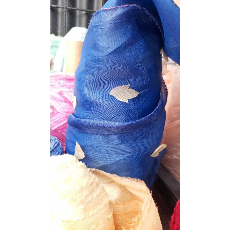 kain organza motif daun